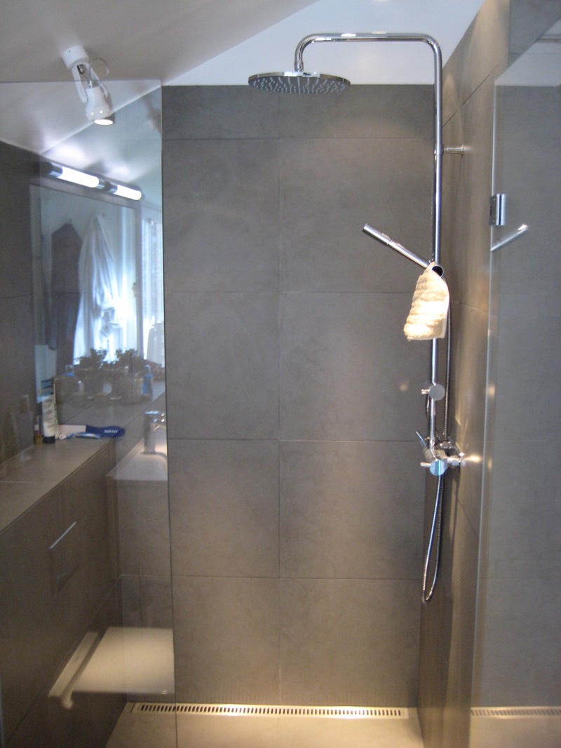 Dusch-shower-glasdörr-glassdoor-Mora inxx-blandare